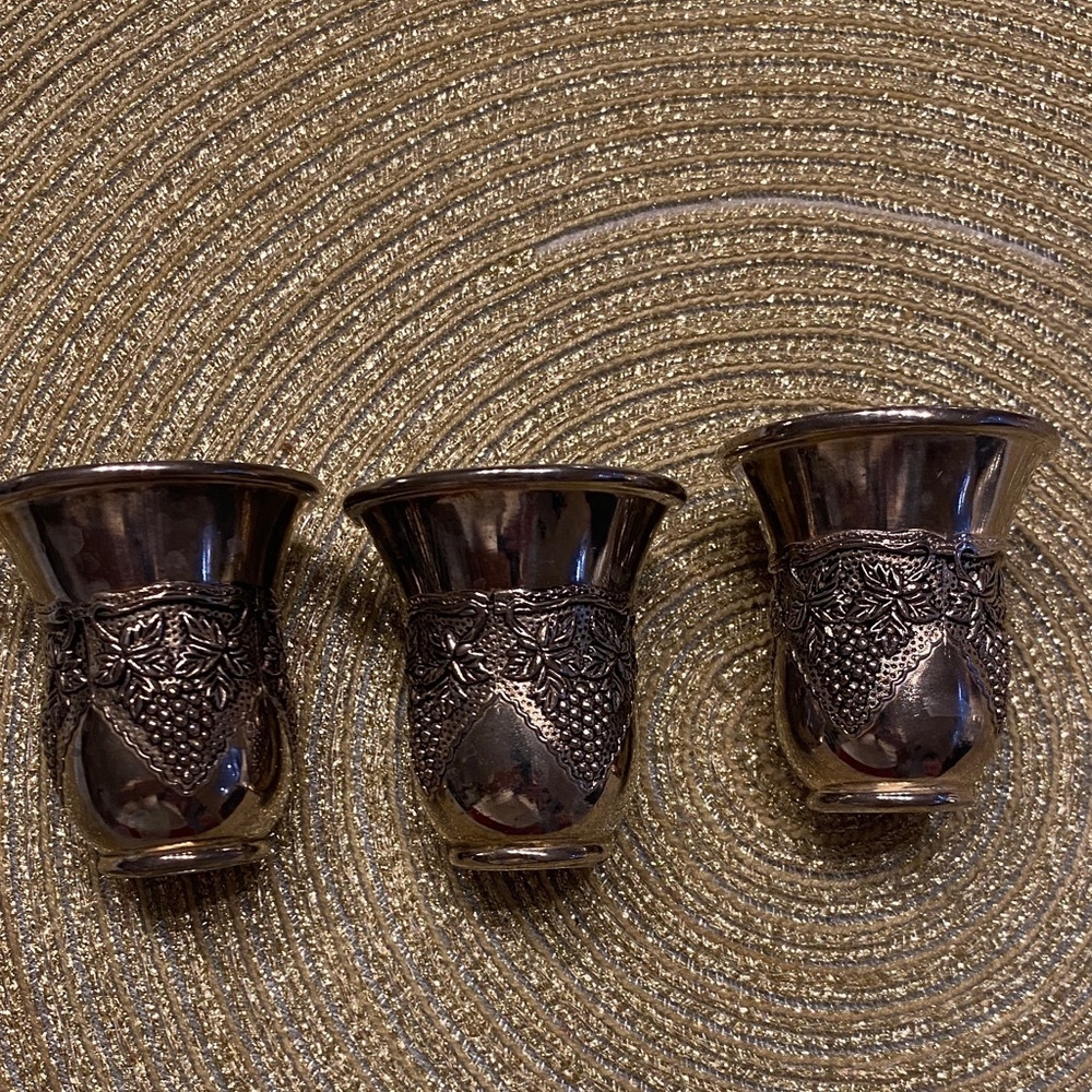 Vtg Karshi Judaica Silver Plated Kiddush Wine 3 Cups Grapes Theme